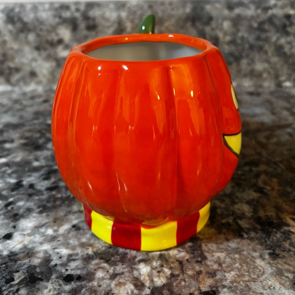 Adorable 16oz Halloween Jack-O-Lantern Coffee Mug - Picture 4 of 8